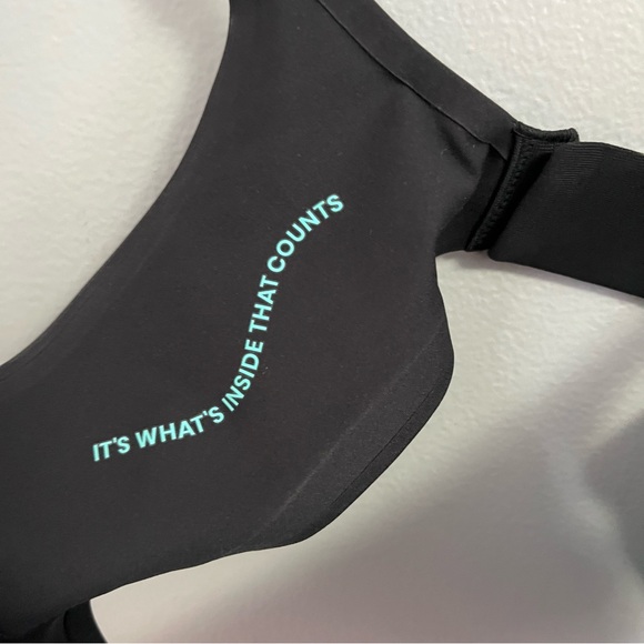 Black Daily Embrace Adjustable T-Shirt Bra Huug NWOT Medium - Picture 3 of 7